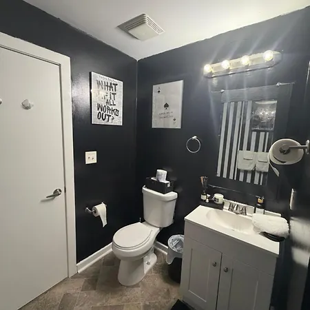 Modern Luxe Retreat Free Parking King Beds Apartment Charlotte