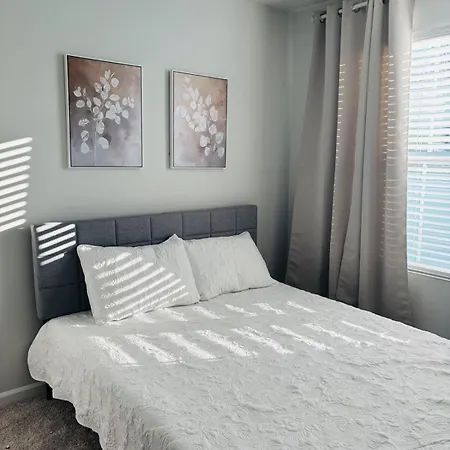 Sloan Garden House Modern Townhome Near South End