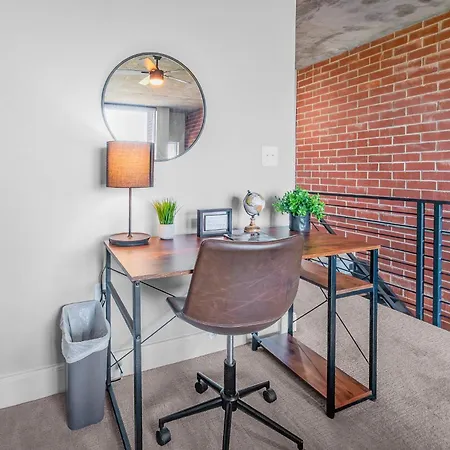 Modern Uptown Loft - Corporate-ready - Views Apartment