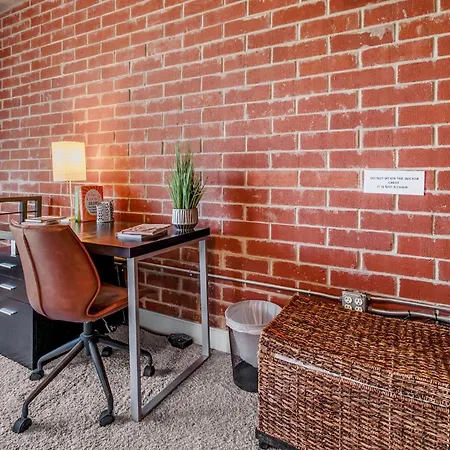 Apartment Modern Uptown Loft - Corporate-ready - Views *