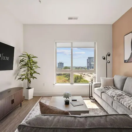 Apartment Skyline - Free Parking, Pool, Views