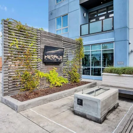 Queen Haven - Free Parking, Pool, Balcony Apartment Charlotte