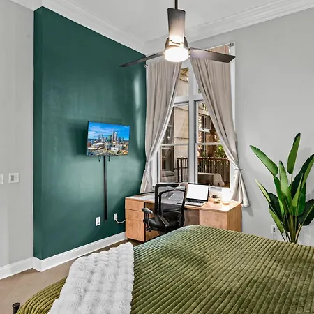 Walk To Boa & Truist, Luxury 2br With Pool Patio