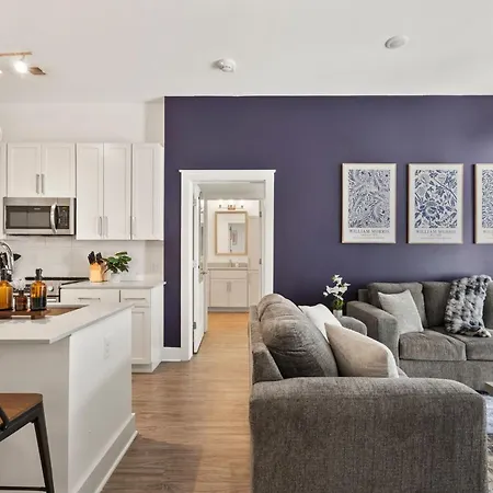 Apartment Carolina Charm - Free Parking, Pool, Gym *