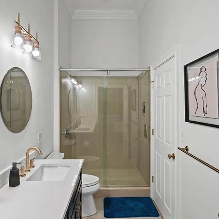 Walk To Boa & Truist, Luxury 2br With Pool Patio Apartment *