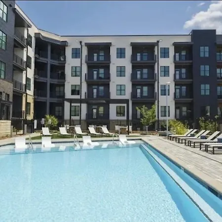 Luxurious 2br 2br Uptown Oasis, Boa, Nascar, Airport And View With Free Parking *