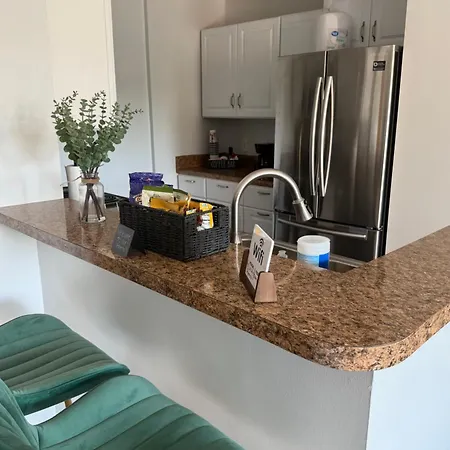 Apartment Modern Luxe Retreat Free Parking King Beds