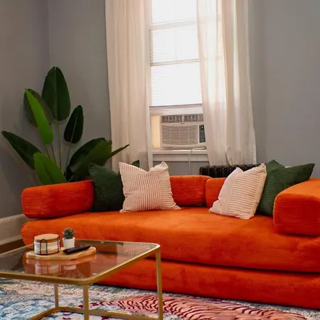 Apartment Uptown Funk Getaway With Parking & Walk To Stadiums, Nightlife *