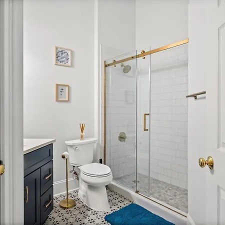 Walk To Boa & Truist, Luxury 2br With Pool Patio Apartment Charlotte