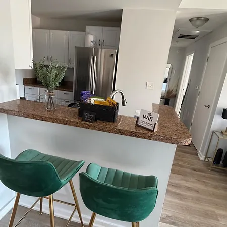Modern Luxe Retreat Free Parking King Beds Charlotte
