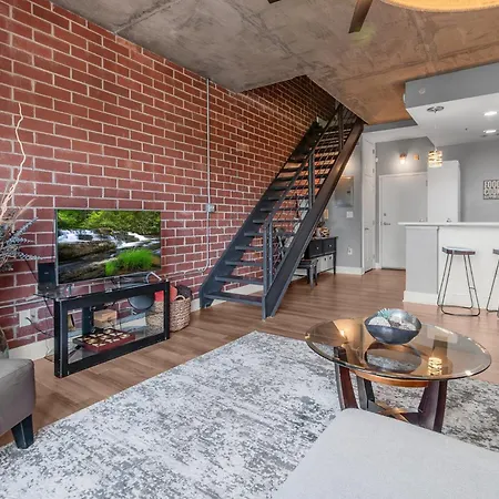 Modern Uptown Loft - Corporate-ready - Views