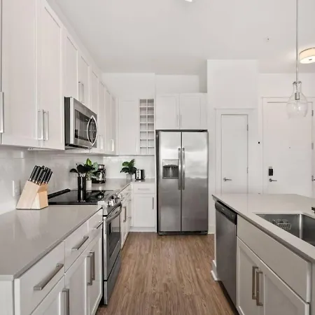 Apartment Skyline - Free Parking, Pool, Views