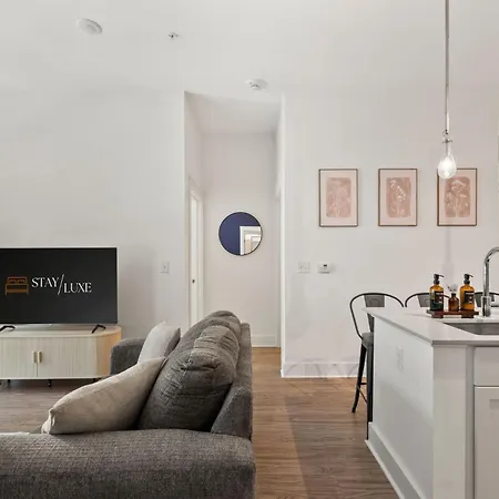 Carolina Charm - Free Parking, Pool, Gym Charlotte