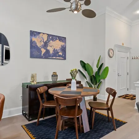 Apartment Walk To Boa & Truist, Luxury 2br With Pool Patio *