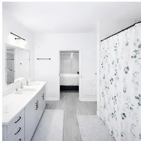 Luxurious 2br 2br Uptown Oasis, Boa, Nascar, Airport And View With Free Parking Charlotte