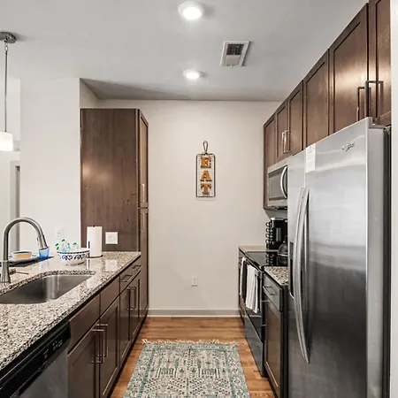 Luxury 2br Near Uptown | Noda & Light Rail Apartment