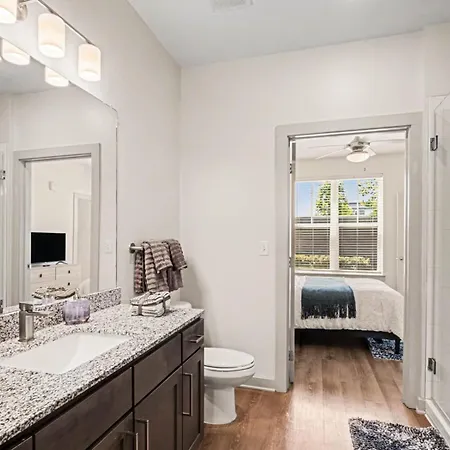 Luxury 2br Near Uptown | Noda & Light Rail Charlotte
