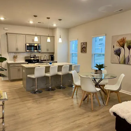 Apartment Sloan Garden House Modern Townhome Near South End