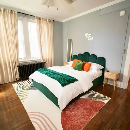 Uptown Funk Getaway With Parking & Walk To Stadiums, Nightlife *