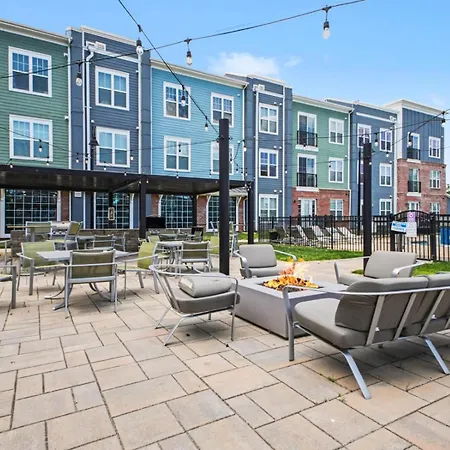 Luxury 2br Near Uptown | Noda & Light Rail Apartment