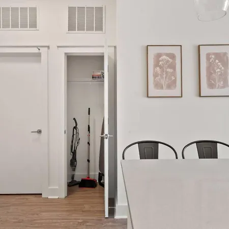 Apartment Skyline - Free Parking, Pool, Views Charlotte