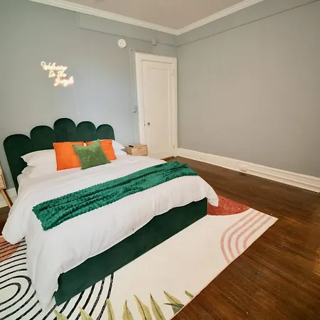 Apartment Uptown Funk Getaway With Parking & Walk To Stadiums, Nightlife
