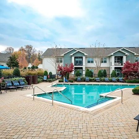 Landing Stunning 1Bd Gym Pool Charlotte