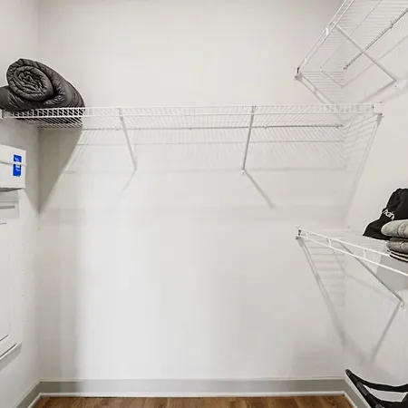 Apartment Luxury 2br Near Uptown | Noda & Light Rail *