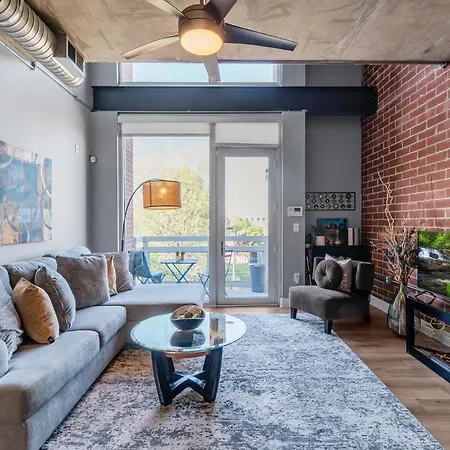 Modern Uptown Loft - Corporate-ready - Views *