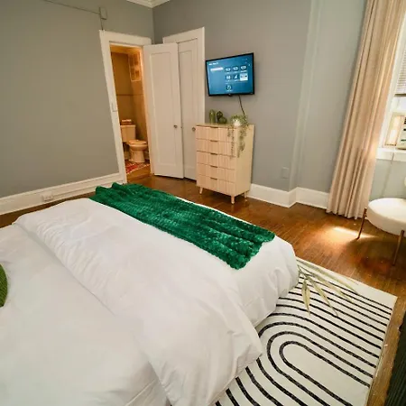 Uptown Funk Getaway With Parking & Walk To Stadiums, Nightlife