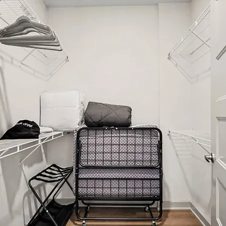 Luxury 2br Near Uptown | Noda & Light Rail Apartment