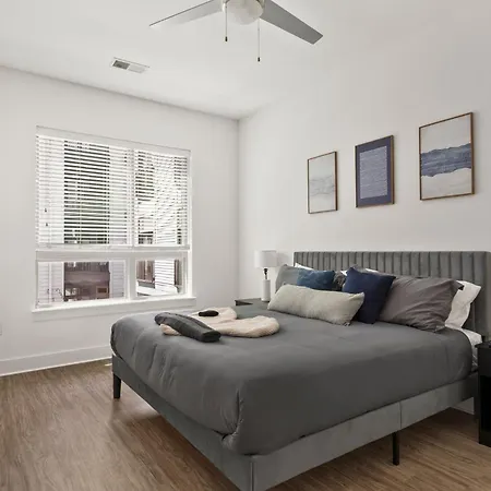 Carolina Charm - Free Parking, Pool, Gym * Charlotte