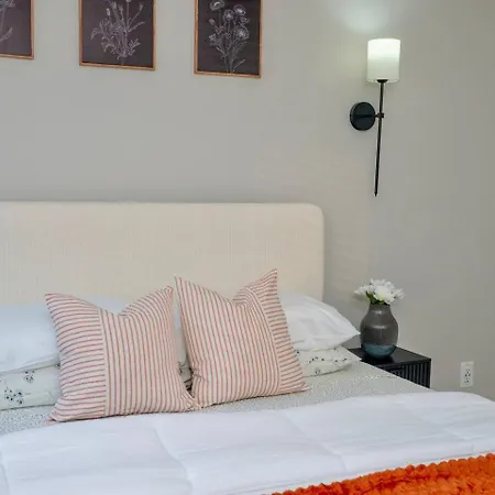 Uptown Luxe Retreat With Parking & Walk To Center Charlotte