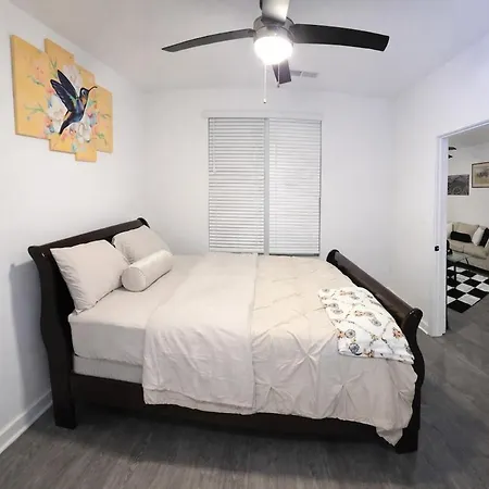 Luxurious 2br 2br Uptown Oasis, Boa, Nascar, Airport And View With Free Parking Apartment *