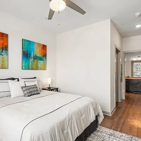 Luxury 2br Near Uptown | Noda & Light Rail Charlotte