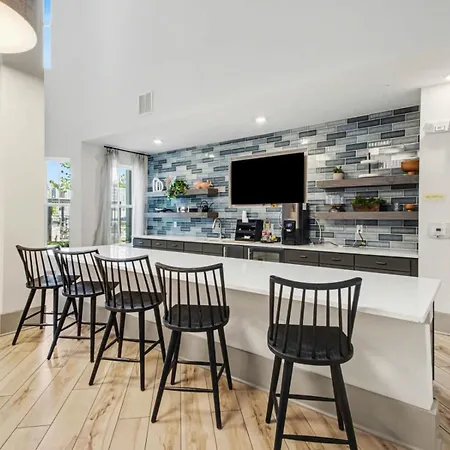Apartment Luxury 2br Near Uptown | Noda & Light Rail *