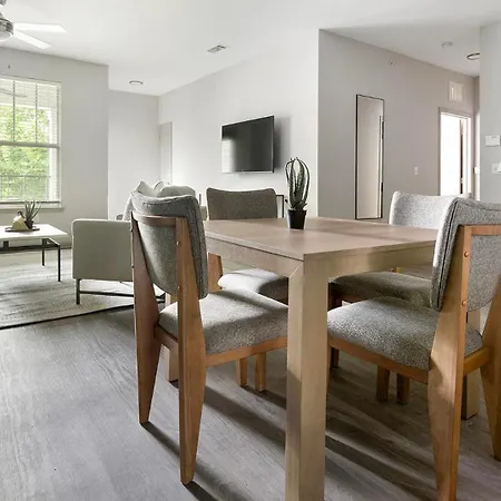 Landing Stunning 1Bd Gym Pool Apartment