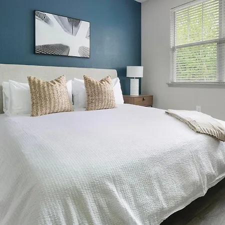 Landing Stunning 1Bd Gym Pool Charlotte