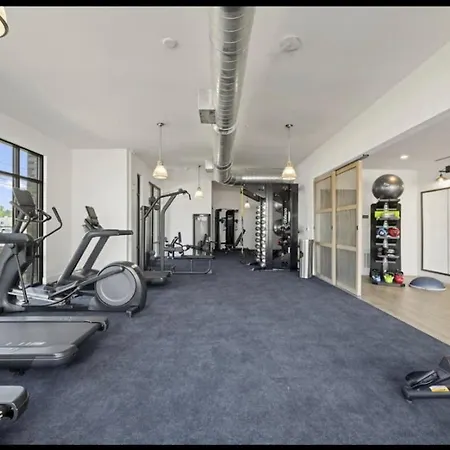 Luxurious 2br 2br Uptown Oasis, Boa, Nascar, Airport And View With Free Parking Apartment *