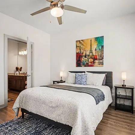 Luxury 2br Near Uptown | Noda & Light Rail Apartment