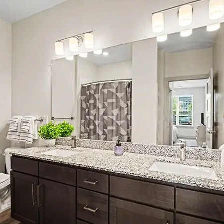 Luxury 2br Near Uptown | Noda & Light Rail