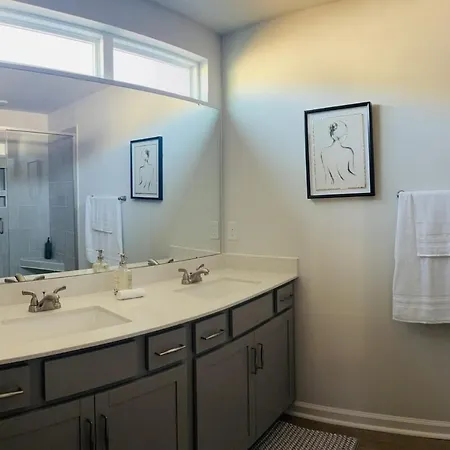 Sloan Garden House Modern Townhome Near South End Apartment Charlotte