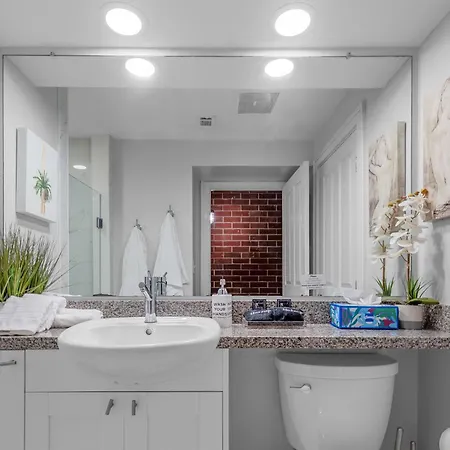Apartment Modern Uptown Loft - Corporate-ready - Views