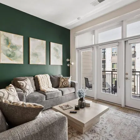 Apartment Queen Haven - Free Parking, Pool, Balcony Charlotte