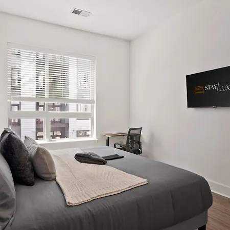 Carolina Charm - Free Parking, Pool, Gym