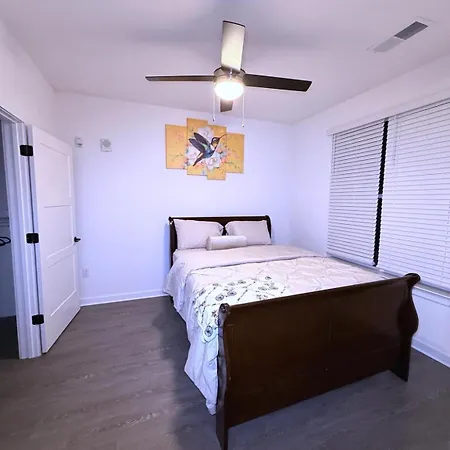 Luxurious 2br 2br Uptown Oasis, Boa, Nascar, Airport And View With Free Parking Charlotte