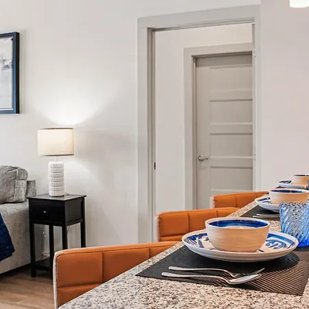 Luxury 2br Near Uptown | Noda & Light Rail Apartment *