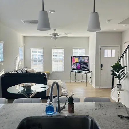 Sloan Garden House Modern Townhome Near South End Apartment