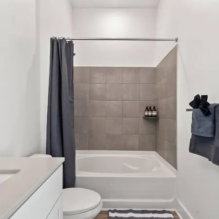 Apartment Skyline - Free Parking, Pool, Views