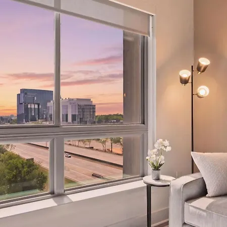 Skyline - Free Parking, Pool, Views Charlotte
